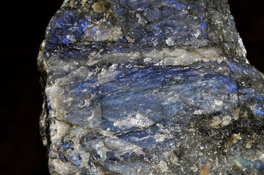 Gemstone Spotlight: Labradorite